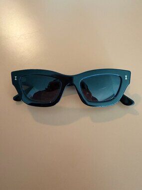 Illesteva Donna Black Sunglasses